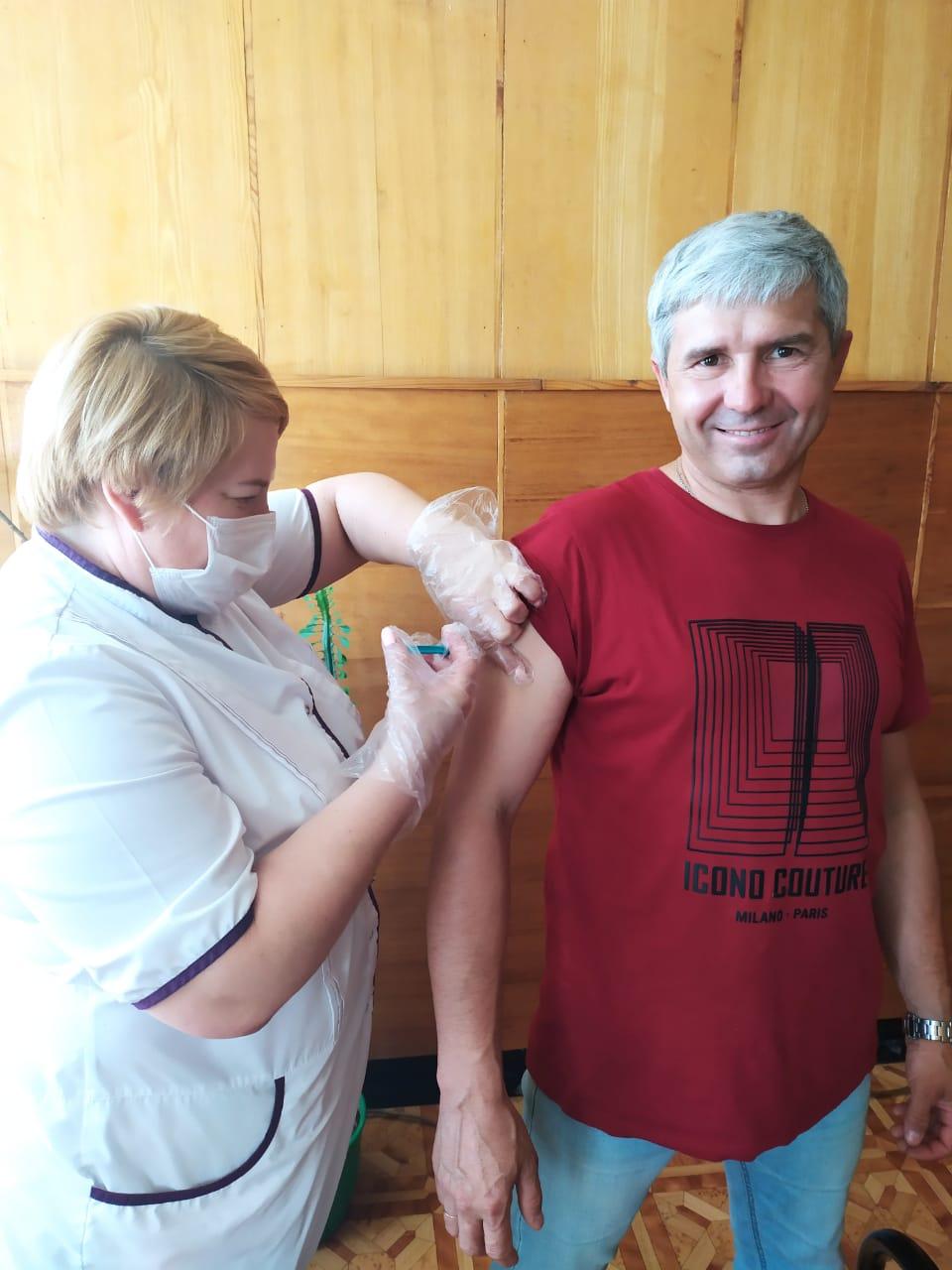 Вакцинация против COVID-19 продолжается
